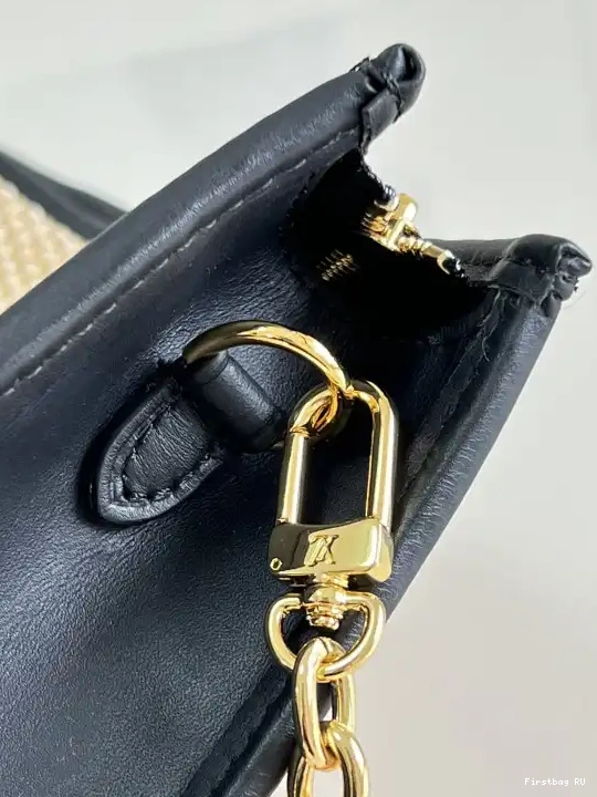 First bag ru POUCH LOUIS TOILETRY CHAIN ON VUITTON 0624